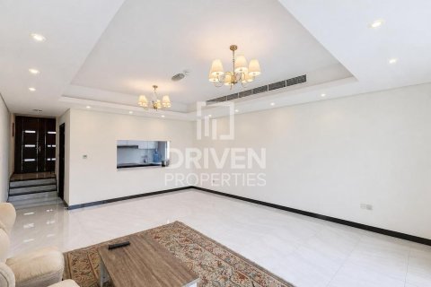 Villa en Al Barsha South, Al Barsha, Dubai, 3 dormitorios, 239.97 m², № 140722 - foto 3