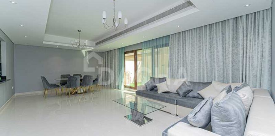 Вилла в Nad Al Sheba Gardens, Nadd Al Sheba, Дубай, 4 спальни, 217.9м², № 6671