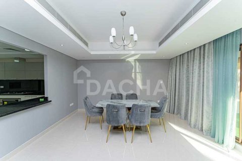 Снять в аренду виллу в Nad Al Sheba Gardens, Nadd Al Sheba, Дубай: 4 спальни, 217.9м², № 6671 - фото 2