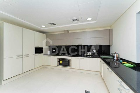 Снять в аренду виллу в Nad Al Sheba Gardens, Nadd Al Sheba, Дубай: 4 спальни, 217.9м², № 6671 - фото 4
