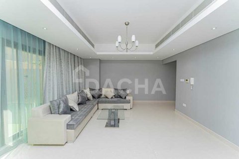 Снять в аренду виллу в Nad Al Sheba Gardens, Nadd Al Sheba, Дубай: 4 спальни, 217.9м², № 6671 - фото 3