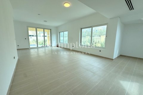 Снять в аренду виллу в Jumeirah Park Homes, Jumeirah Park, Дубай: 4 спальни, 538.85969672м², № 12541 - фото 4