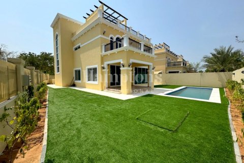 Снять в аренду виллу в Jumeirah Park Homes, Jumeirah Park, Дубай: 4 спальни, 538.85969672м², № 12541 - фото 12