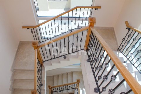 Villa in Legacy Nova Villas, Jumeirah Park, Dubai 4 bedrooms, 454.6 sq.m. № 6939 - photo 7