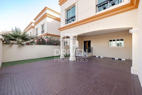 Villa en Al Barsha 1, Al Barsha, Dubai, 4 dormitorios, 339 m², № 66650 - foto 26
