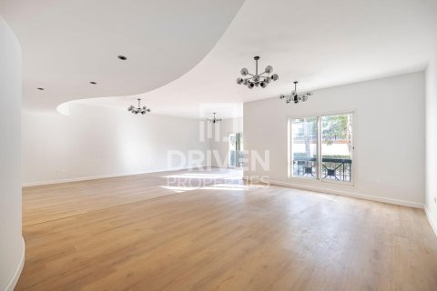 Villa en Al Barsha 1, Al Barsha, Dubai, 4 dormitorios, 339 m², № 66650 - foto 2