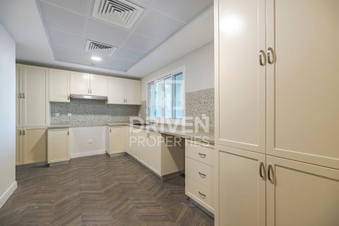Villa en Al Barsha 1, Al Barsha, Dubai, 4 dormitorios, 339 m², № 66650 - foto 12