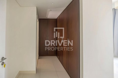 Apartment in BLVD Crescent, Downtown Dubai (Downtown Burj Dubai), Dubai 2 bedrooms, 131.09 sq.m. № 136785 - photo 16