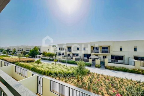 Apartment in Town Square, Dubai 3 bedrooms, 230 sq.m. № 111573 - photo 7