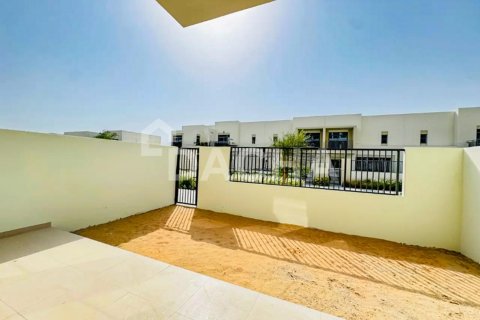 Apartment in Town Square, Dubai 3 bedrooms, 230 sq.m. № 111573 - photo 6
