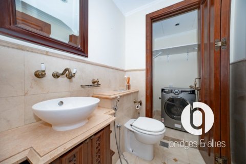 Apartment in Old Town, Dubai 2 bedrooms, 130 sq.m. № 105855 - photo 13