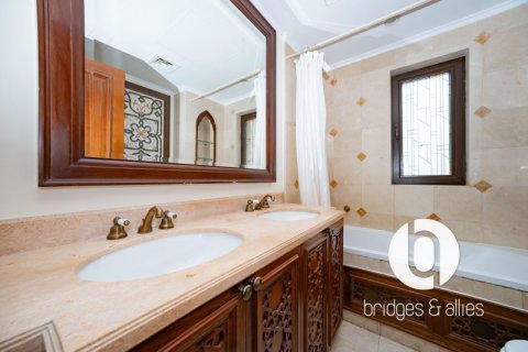 Apartment in Old Town, Dubai 2 bedrooms, 130 sq.m. № 105855 - photo 19