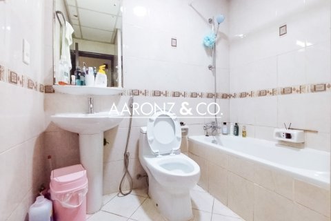 Купить квартиру в Джумейра Лейк Тауэрс, Дубай: 2 спальни, 107м², № 90896 - фото 9