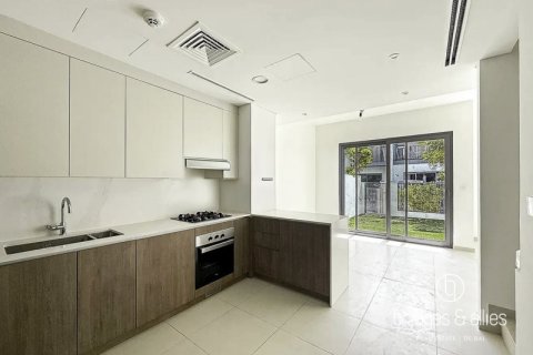 Снять в аренду виллу в Tilal Al Ghaf, Дубай: 3 спальни, 140м², № 90901 - фото 5