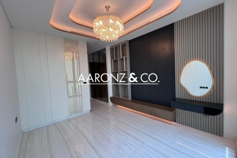 Ático en Jumeirah Lake Towers, Dubai, 4 dormitorios, 542 m², № 90894 - foto 12