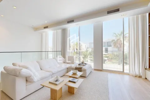 Villa in Al Barari, Dubai 4 bedrooms, 459 sq.m. № 121735 - photo 6