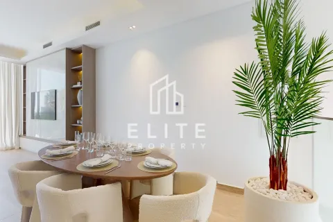 Villa in Al Barari, Dubai 4 bedrooms, 459 sq.m. № 121735 - photo 4