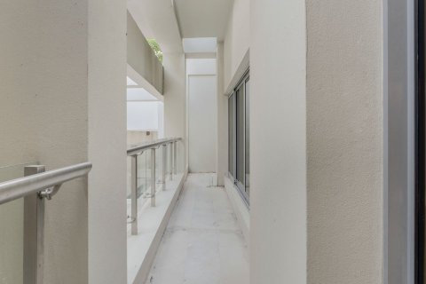 Office in Executive Towers, Business Bay, Dubai 188 sq.m. № 8581 - photo 14