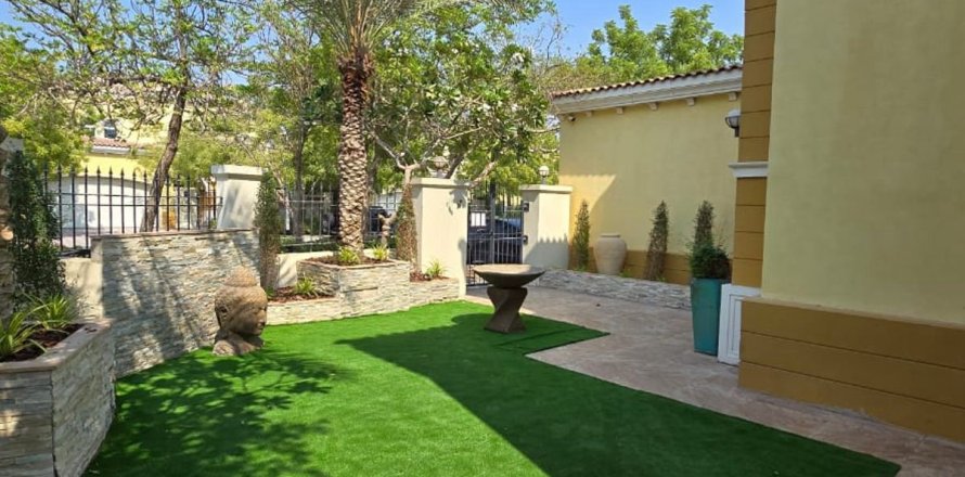 Villa in Dubai 3 bedrooms, 547.1 sq.m. № 50785