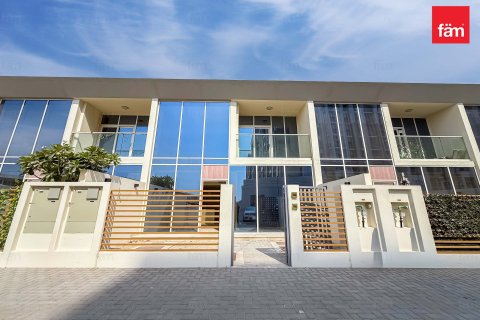 Townhouse in Dubai 2 bedrooms, 79.3 sq.m. № 119055