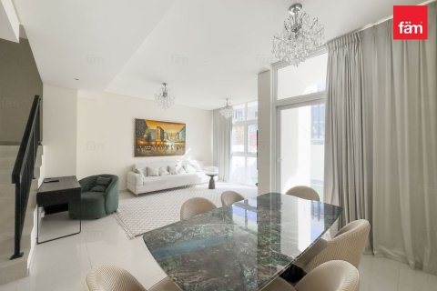 Villa in Dubai 3 bedrooms, 151.9 sq.m. № 93541 - photo 2