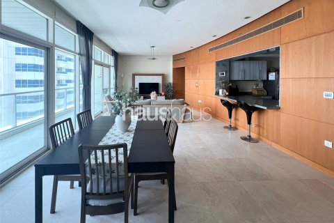 Apartment in Jumeirah Lake Towers, Dubai 2 bedrooms, 187 sq.m. № 44588 - photo 4