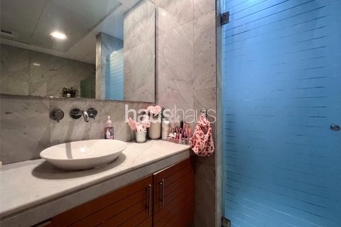 Apartment in Jumeirah Lake Towers, Dubai 2 bedrooms, 187 sq.m. № 44588 - photo 9