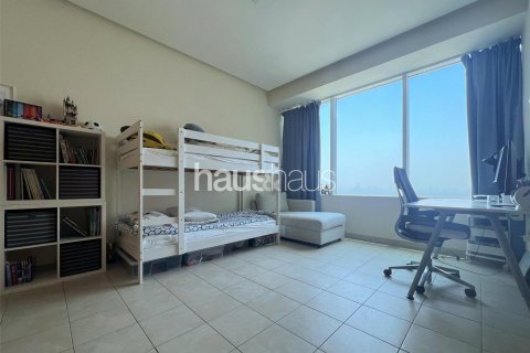 Apartment in Jumeirah Lake Towers, Dubai 2 bedrooms, 187 sq.m. № 44588 - photo 13