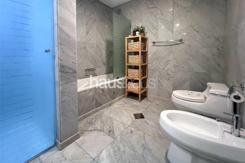 Apartment in Jumeirah Lake Towers, Dubai 2 bedrooms, 187 sq.m. № 44588 - photo 10