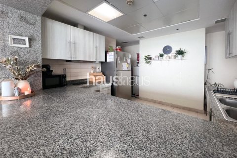 Apartment in Jumeirah Lake Towers, Dubai 2 bedrooms, 187 sq.m. № 44588 - photo 5
