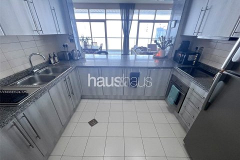 Apartment in Jumeirah Lake Towers, Dubai 2 bedrooms, 187 sq.m. № 44588 - photo 6