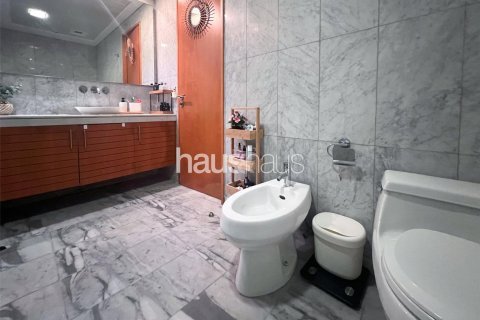 Apartment in Jumeirah Lake Towers, Dubai 2 bedrooms, 187 sq.m. № 44588 - photo 12