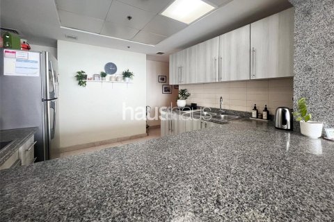 Apartment in Jumeirah Lake Towers, Dubai 2 bedrooms, 187 sq.m. № 44588 - photo 8