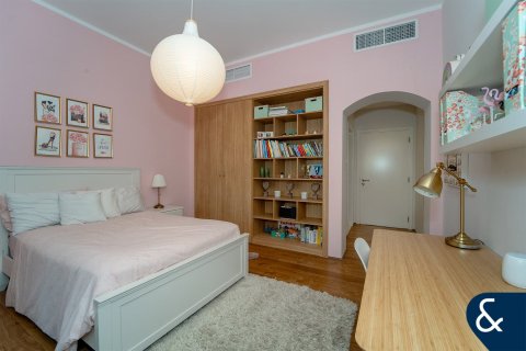 Villa in Green Community West, Green Community, Dubai 4 bedrooms, 404 sq.m. № 88638 - photo 16