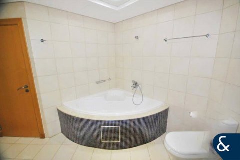 Apartment in Shoreline Apartments, Palm Jumeirah, Dubai 3 bedrooms, 199 sq.m. № 88635 - photo 9
