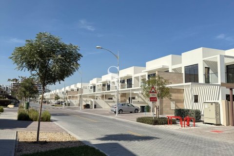 Townhouse in DAMAC Hills (Akoya by DAMAC), Dubai 3 bedrooms, 150 sq.m. № 68522 - photo 14