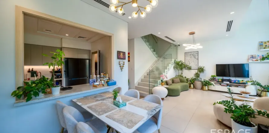 Adosado en Al Furjan, Dubai, 3 dormitorios, 244 m², № 122292