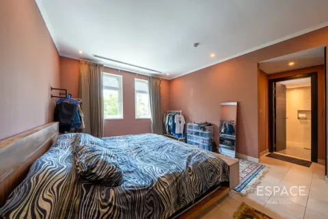Villa en Regional, Jumeirah Park, Dubai, 5 dormitorios, 436 m², № 122295 - foto 8