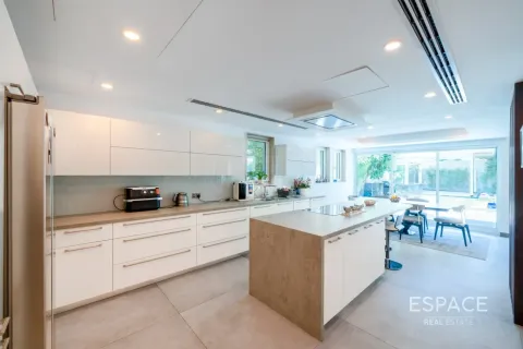 Villa en Regional, Jumeirah Park, Dubai, 5 dormitorios, 436 m², № 122295 - foto 15