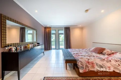 Villa en Regional, Jumeirah Park, Dubai, 5 dormitorios, 436 m², № 122295 - foto 11