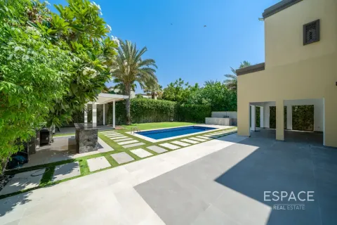 Villa en Regional, Jumeirah Park, Dubai, 5 dormitorios, 436 m², № 122295 - foto 4