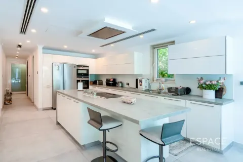 Villa en Regional, Jumeirah Park, Dubai, 5 dormitorios, 436 m², № 122295 - foto 16