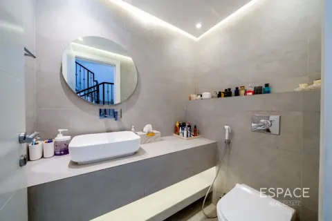 Villa en Regional, Jumeirah Park, Dubai, 5 dormitorios, 436 m², № 122295 - foto 7
