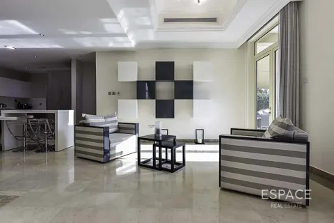 Villa en Jumeirah Islands, Dubai, 4 dormitorios, 492 m², № 122294 - foto 10