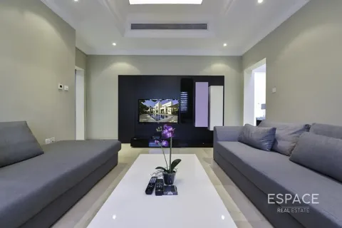 Villa en Jumeirah Islands, Dubai, 4 dormitorios, 492 m², № 122294 - foto 7