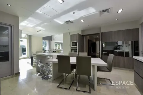 Villa en Jumeirah Islands, Dubai, 4 dormitorios, 492 m², № 122294 - foto 8