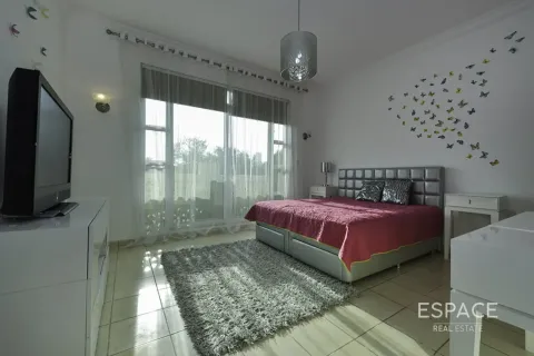 Villa en Jumeirah Islands, Dubai, 4 dormitorios, 492 m², № 122294 - foto 4