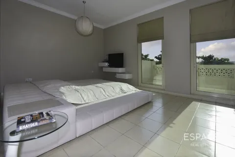 Villa en Jumeirah Islands, Dubai, 4 dormitorios, 492 m², № 122294 - foto 6