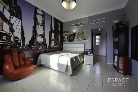 Villa en Jumeirah Islands, Dubai, 4 dormitorios, 492 m², № 122294 - foto 5