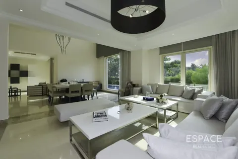 Villa en Jumeirah Islands, Dubai, 4 dormitorios, 492 m², № 122294 - foto 12